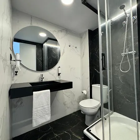 Aldara Hotell *