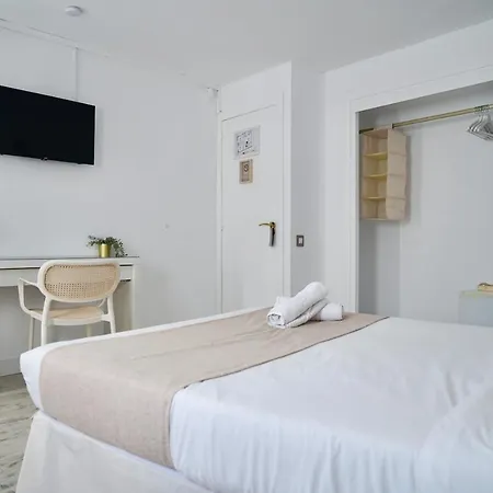 Aldara Hotell *